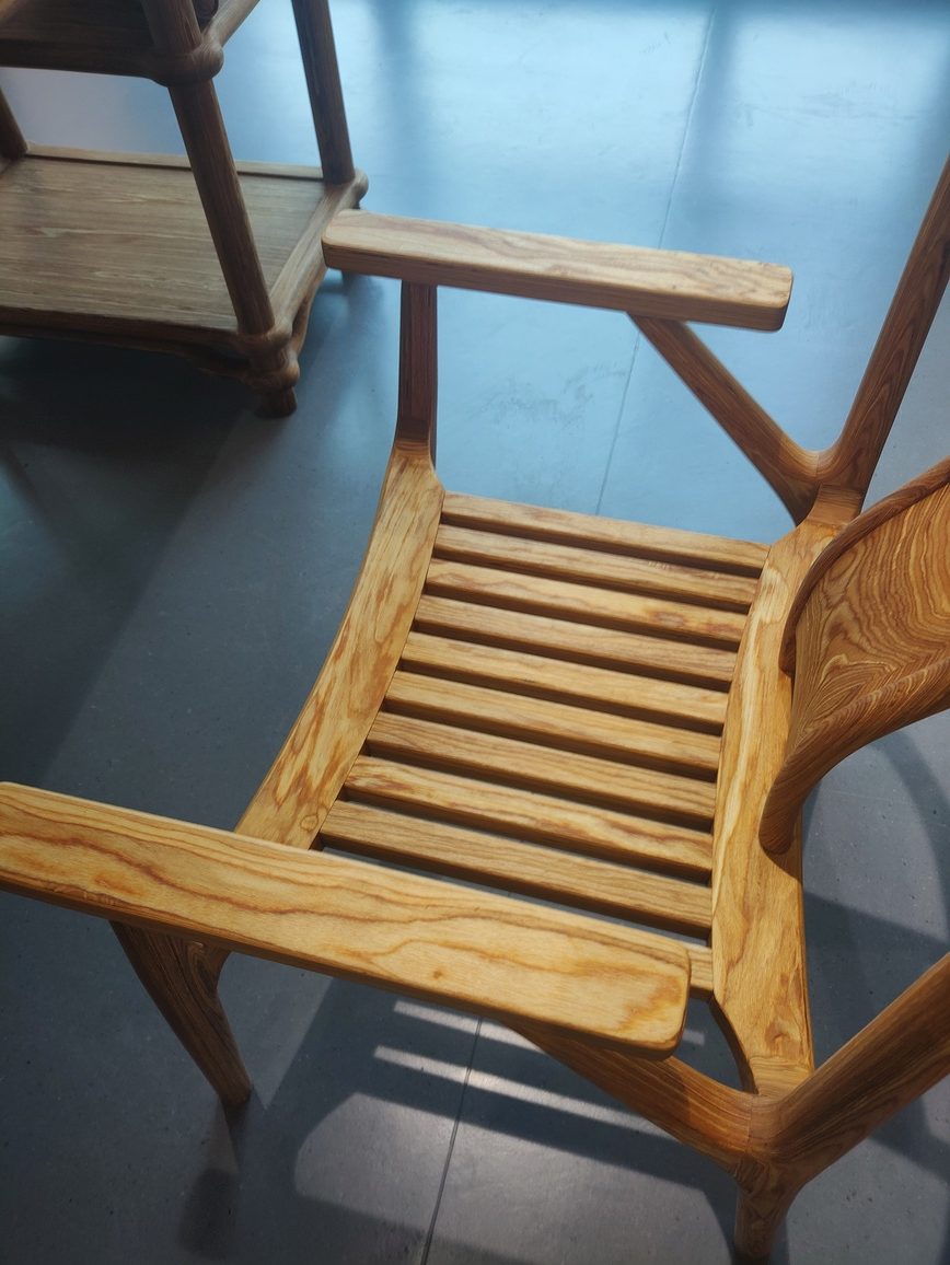 Mobilier extérieur Pop'Oak — densité 930+ kg/m³, cool to touch (λ = 0,12 W/m·K).